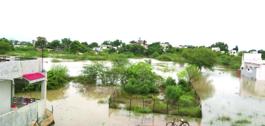 पुराच्या पाण्यामुळे त्रस्त असलेल्या पूरपीडितांचा विधानसभा निवडणुकीवर बहिष्कार